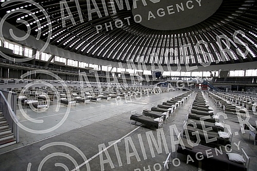 Military beds set up in the halls 1 and 4 of the Belgrade Fair for people with milder sympoms of coronavirus.Vojni kreveti postavjeni u halama 1 i 4 Beogradskog sajma za ljude koji imaju blaze simtome korona virusa.