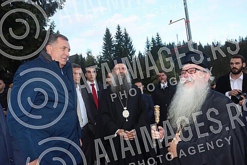 His Holiness Serbian Patriarch Porphyry visited Jahorina, where the church of St. Basil the Great is being built.
Njegova svetost patrijarh srpski Porfirije obisao je Jahorinu gde se gradi crkva Svetog Vasilija Velikog. His Holiness Serbian Patriarch Porphyry visited Jahorina, where the church of St. Basil the Great is being built.
Njegova svetost patrijarh srpski Porfirije obisao je Jahorinu gde se gradi crkva Svetog Vasilija Velikog.