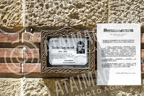 One of the greatest Serbian and Yugoslav singers of popular music, Djordje Marjanovic, was buried in the Alley of Merited Citizens at the New Cemetery.Jedan od najvecih srpskih i jugoslovenskih pevaca zabavne muzike Djordja Marjanovica sahranjen je