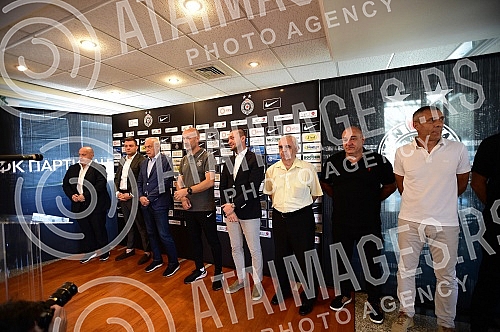The official call of FK Partizan before the start of the 2022/2023 season was held at the Partizan - Teleoptik Sports Center, and then the first training session was held.
Zvanicna prozivka FK Partizana pred pocetak sezone 2022/2023 odrzana je u Spo The official call of FK Partizan before the start of the 2022/2023 season was held at the Partizan - Teleoptik Sports Center, and then the first training session was held.
Zvanicna prozivka FK Partizana pred pocetak sezone 2022/2023 odrzana je u Spo