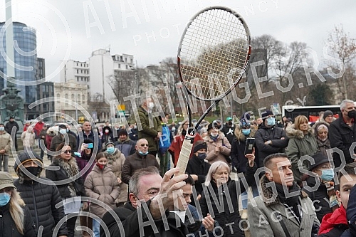 A rally in support of Novak Djokovic was held in front of the National Assembly, and was organized by Novak's family, who had previously held a press conference at the Novak restaurant. Skup podrske Novaku Djokovicu odrzan je ispred Narodne skupsti