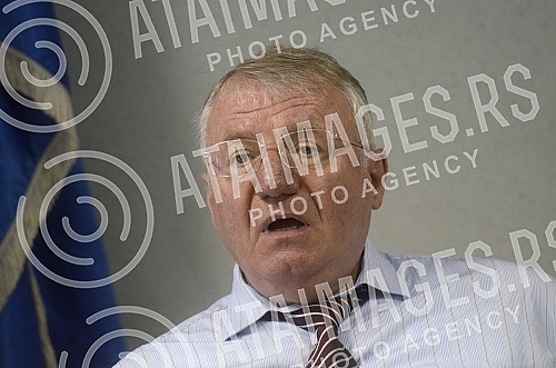Extraordinary press conference Vojislav Seselja - President of the Serbian Radical Party, because of the arrest of Zvonko Mihajlovic, member of Serbian Radical Party in Strpce (Kosovo and Metohija).Vanredna pres konferencija Vojislava Seselja - pred