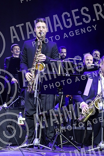 Organized by the Center of Belgrade Festivals (CEBEF) in the Kombank Hall was held a concert 