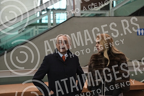 In the Sava Center, Delta Holding marked the beginning of the reconstruction of that congress center.U Sava centru kompanja Delta holding obelezila je pocetak rekonstrukcije tog kongresnog centra.