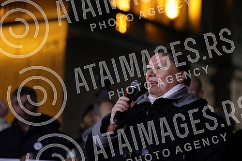 In front of the Presidency of Serbia, despite the ban on the gathering, several hundred citizens gathered at a protest organized by the organization Kreni - Promeni, demanding a ban on the extraction of pine and lithium.
Ispred Predsednistva Srbije, In front of the Presidency of Serbia, despite the ban on the gathering, several hundred citizens gathered at a protest organized by the organization Kreni - Promeni, demanding a ban on the extraction of pine and lithium.
Ispred Predsednistva Srbije,