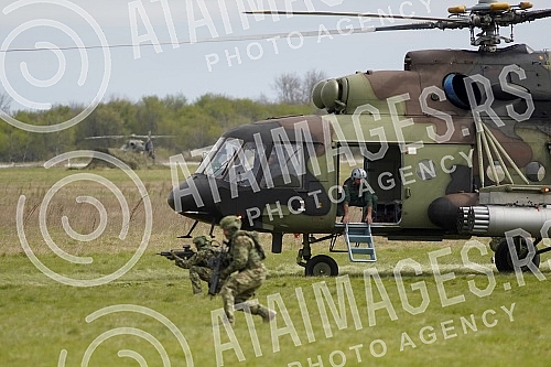 The President of the Republic of Serbia Aleksandar Vucic and His Highness Sheikh Nasser bin Hamad bin Isa Al Khalifa attended a demonstration of weapons, military equipment and capabilities of the units of the Serbian Army at the Military Airport 