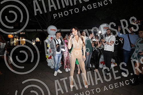 The daily Informer is celebrating its 10th birthday, and a gala celebration has been organized at the Kasina Club.Dnevni list Informer proslavlja 10. rodjendan te su u klubu Kasina organizovali gala proslavu.