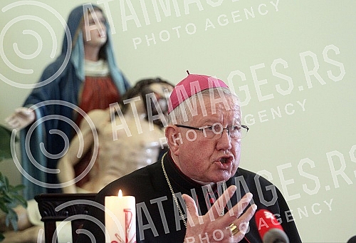 The press conference of the Archbishop of Belgrade, Stanislav Hocevar, was held in the Hall of the Parish of Christ the King, at which he presented the Easter message.U Dvorani parohije Krista Kralja odrzana je konferencija za novinare beogradskog n