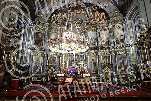 Worship during the Passion Week in the Cathedral Church of St. Archangel Michael on Good Friday - morning with the singing of articles and a procession around the temple.Bogosluzenje tokom Stradalne sedmice u Sabornoj crkvi  Sv. Arhangela Mihaila n