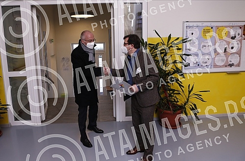  Serbian First Deputy Prime Minister and Minister of Education, Science and Technological Development Branko Ruzic and German Ambassador to Serbia Thomas Schieb visited the German school and signed an agreement on cooperation between the two governme