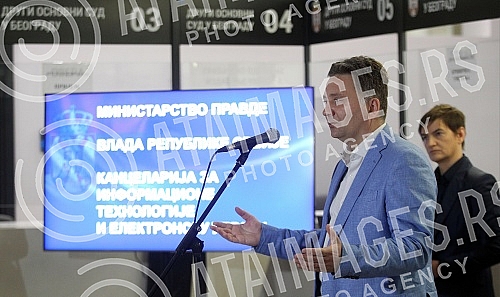 The Prime Minister of the Republic of Serbia, Ana Brnabic, attended the promotion of the eCertification service in the Second Basic Court in Belgrade. Predsednica Vlade Republike Srbije Ana Brnabic prisustvovala je promociji usluge eUverenje u Drug