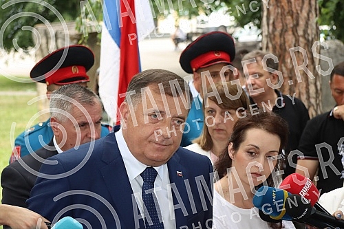 In Banja Luka, the 30th anniversary of the death of 12 babies at the Clinical Center due to lack of oxygen was marked at the Zivot memorial.U Banjaluci je kod spomen-obelezja Zivot obelezena 30. godisnjica stradanja 12 beba u Klinickom centru zbog 