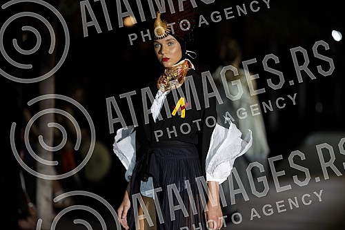 On the occasion of marking thirty years of MS Click, she paid tribute to one of the most important domestic fashion designers to the recently deceased, legendary fashion designer Aleksandar Joksimovic with a fashion show on the plateau in front of th