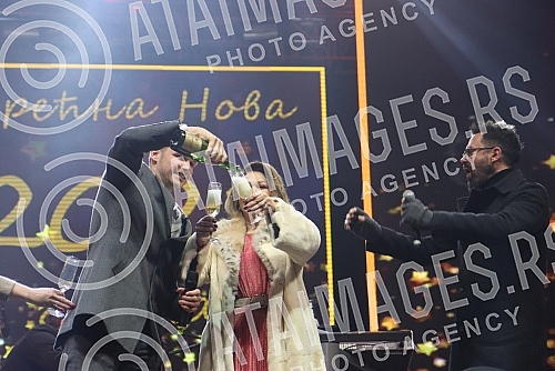 Citizens and tourists in Banja Luka welcomed the New Year 2022 on Krajina Square to the music of regional stars Petra Grasa and Neda Ukraden.Gradjani i turisti u Banjaluci docekali su Novu 2022. godinu na Trgu Krajine uz muziku regionalnih zvezda P