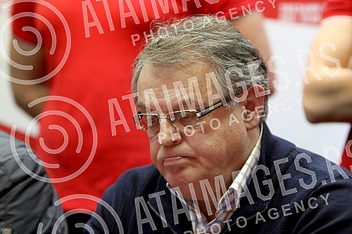 An extraordinary press conference of the Waterpolo Club Crvena zvezda after the incident and attacks on players in Split (Croatia).Vanredna pres konferencija Vaterpolo kluba Crvena zvezda posle incidenta i napada na igrace u Splitu.