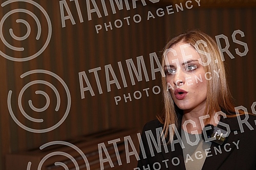 At 12:44 in the Moskva Hotel, at a press conference, the president of the Serbian Party Zavetnici, Milica Djurdjevic Stamenkovski, spoke about 