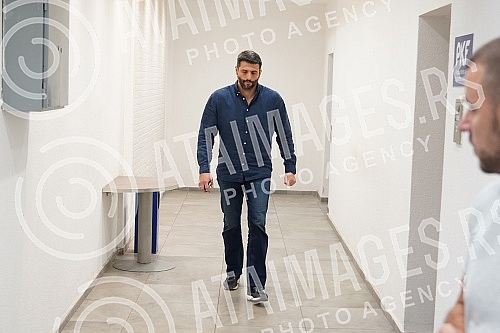 The arrival of members of the Serbian Progressive Party to the session of the Presidency, where a decision will be made on the SNS candidate for the President of the National Assembly.Dolazak clanova Srpske napredne stranke na sednicu Predsednistva