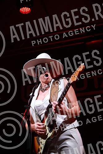 Famous blues guitarist and singer Ana Popovic performed with her band in Belgrade's Barutana, as part of a European tour promoting her latest album 