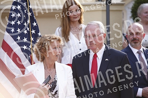 US Ambassador to Serbia Christopher Hill hosted a reception to celebrate the national holiday of the United States, Independence Day.Ambasador SAD u Srbiji Kristofer Hil priredio je prijem povodom proslave nacionalnog praznika Sjedinjenih Americkih