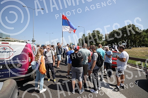 Workers of Kragujevac's Fiat blocked the highway near the Sava Center in Belgrade, as they announced because even after several rounds of negotiations they did not reach a solution with the Government of Serbia and the company on guarantees that ther Workers of Kragujevac's Fiat blocked the highway near the Sava Center in Belgrade, as they announced because even after several rounds of negotiations they did not reach a solution with the Government of Serbia and the company on guarantees that ther