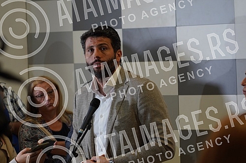 The Mayor of Belgrade, Aleksandar Sapic, held a meeting with communal militiamen and inspectors from the Secretariat for Inspection Affairs of the City of Belgrade in the Municipal Hall, and after the meeting a press conference was held where new mea