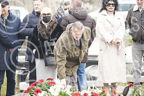 A memorial service on the occasion of the 40th day since the death of Milutin Mrkonjic was held at the New Cemetery.Pomen povodom 40 dana od smrti Milutina Mrkonjica odrzan je na Novom groblju.