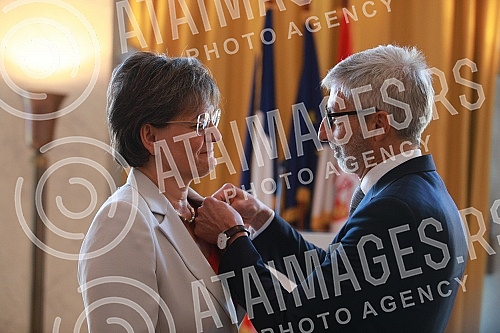 At the residence of the French Embassy, ââAmbassador Pierre Cochard presented the highest French decoration, the National Order of the Legion of Honor in the rank of Knight, to the Secretary General of the Europa Nostra organization Sneski Quaedv