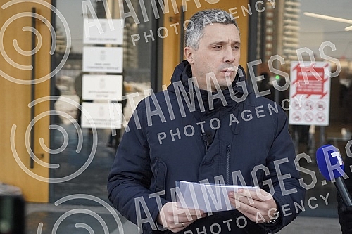 The president of the Serbian movement Dveri, Bosko Obradovic, held a press conference in front of the Second Basic Public Prosecutor's Office, on the occasion of filing criminal charges for theft in a referendum.Predsednik Srpskog pokreta Dveri Bos