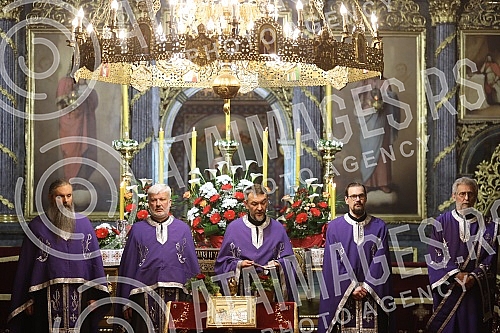 Worship during the Passion Week in the Cathedral Church of St. Archangel Michael on Good Friday - morning with the singing of articles and a procession around the temple.Bogosluzenje tokom Stradalne sedmice u Sabornoj crkvi  Sv. Arhangela Mihaila n