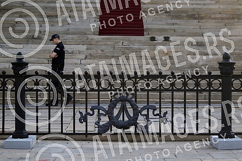 In front of the parliament building, a part of the assembly fence delivered from Northern Macedonia was handed over.
Ispred zgrade parlamenta obavljena je primopredaja dela skupstinske ograde dopremljene iz Severne Makedonije. In front of the parliament building, a part of the assembly fence delivered from Northern Macedonia was handed over.
Ispred zgrade parlamenta obavljena je primopredaja dela skupstinske ograde dopremljene iz Severne Makedonije.
