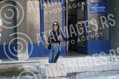After the criminal report against Jovana Jeremic for threats, Maja Marinkovic came to the police station to give a statement.Posle krivicne prijave Jovane Jeremic zbog pretnji Maja Marinkovic je dosla u policijsku stanicu kako bi dala izjavu.