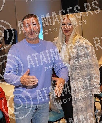 The fashion show of the luxury brand Pivione Aristocrate was held at the Mona Plaza Hotel.U hotelu Mona Plaza odrzana je modna revija luksuznog brenda Pivione Aristocrate.