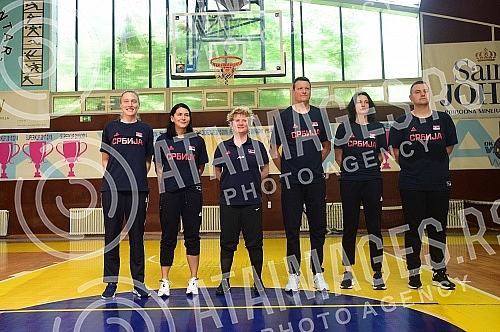 An open training and conversation with the selector of the senior women's basketball team of Serbia Marina Maljkovic and members of the U20 national team in the Vizura hall were organized on the occasion of the preparations of national teams for the 