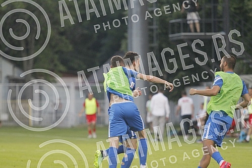In the first match of the barrage to fill the Linglong Tire of the Serbian Super League, New Belgrade's IMT competed with the team from Novi Pazar at the FC Cukaricki stadium.Novobeogradski IMT je u prvom mecu baraza za popunu Linglong Tire Super l