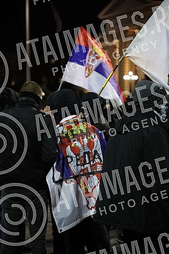 Several right-wing organizations organized a rally in front of the Serbian Parliament building in support of the brothers from Kosovo and Metohija.Nekoliko desnicarskih organizacija organizovalo je ispred zgrade Skupstine Srbije skup u znak podrske
