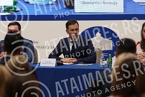 The Ministry of Finance and NALED organized a training for local self-governments in the Palace of Serbia, 