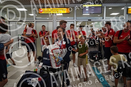 Karate player Jovana Prekovic, who won a gold medal and a gold water polo team of Serbia at the Olympic Games in Tokyo, arrived in Serbia and on that occasion a press conference was held at the Nikola Tesla Airport.Karatiskinja Jovana Prekovic koja 