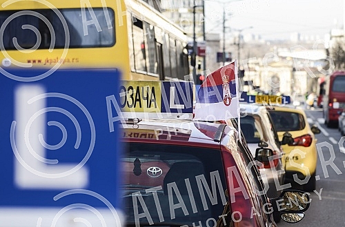 Protest of employees in auto-schools who are demanding the abolition of the provision on re-placement of licenses for instructors, lecturers and examiners.Protest zaposlenih u auto-skolama koji traze ukidanje odredbe o ponovnom polaganju licence za 