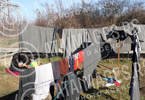 Refugees camp Adasevci near border with Croatia.Izbeglice u kampu Adasevci, na granici sa Hrvatskom.