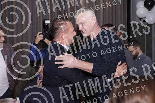 Basketball club Partizan held a New Year's cocktail club where they presented a calendar, but also their own brandy.Kosarkaski klub Partizan odrzao je novogodisnji koktel kluba na kom su predstavili kalendar, ali i sopstvenu rakiju.