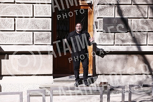 In front of the Presidency, a press conference was held by the Vice President of the Party of Freedom and Justice, Dejan Bulatovic, on the alleged new affair in Serbian agriculture.Ispred Predsednistva je odrzana konferencija za medije potpredsedni