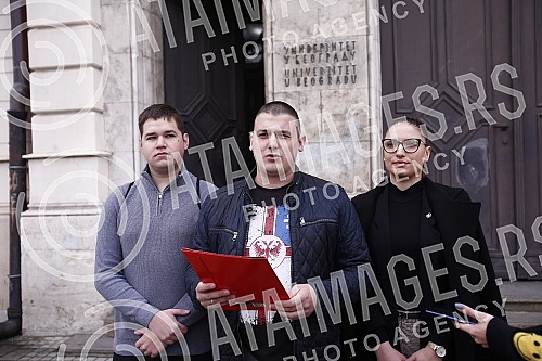 In front of the Rector's building, a press conference was held by the president of the youth movement Dveri Ranko Radovic on the increase in the price of issuing bachelor's and master's degrees.Ispred zgrade Rektorata odrzana je konferencija za no