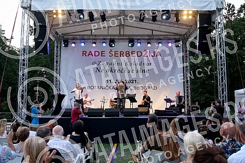 Actor and singer Rade Serbedzija with the accompanying band Zapadni kolodvor held his first concert in Serbia this year in the Botanical Garden in Belgrade, organized by the Association Kultur Explorer, where he presented songs from the album 