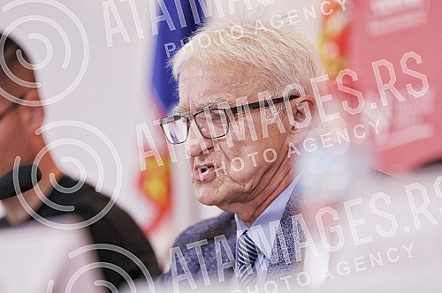 A press conference on the occasion of the civic petition for the pardon of war hero Zvezdan Jovanovic was held at the Media Center.Konferencija za medije povodom gradjanske peticije za pomilovanje ratnog heroja Zvezdana Jovanovica odrzana je u Medi