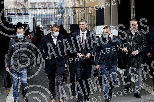 The trial of Bosko Obradovic, the president of the Dveri movement, and three members accused of violent behavior in front of the serbian parliament building in May began in the First basic court.U Prvom osnovnom sudu pocelo sudjenje predsedniku pok