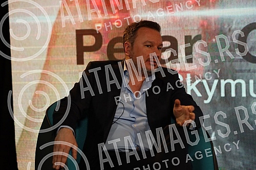 A press conference at which one of the biggest pop stars of the region and singer-songwriter Petra Graso announced a concert at the Stark Arena was held at Sky Garden.Konferencija za medije na kojoj je jedna od najvecih pop zvezda regiona i kantaut