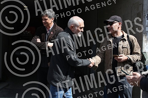 Representatives of the Association of Journalists of Serbia and the Independent Association of Journalists of Serbia laid wreaths and lit candles at the scene of the murder of editor and publisher Slavko Curuvija.Na mestu ubistva urednika i izdavac