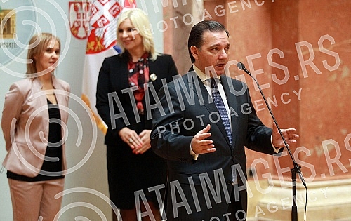 In the small hall of the House of the National Assembly, a conference was held on the topic: National research on the factors that contribute to the effect of the glass ceiling for women in business.U maloj sali Doma Narodne skupstine odrzana je ko