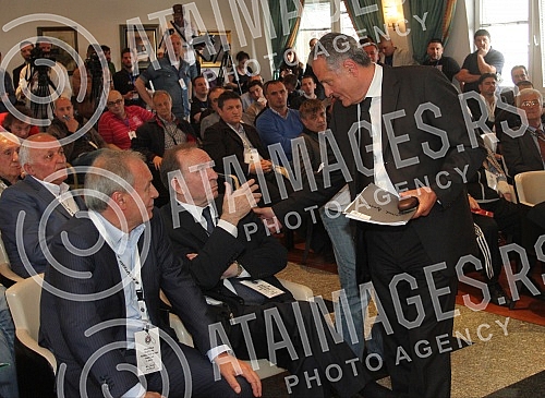 Extraordinary Assembly of Partizan Football Club was held at the Sports Centre Teleoptik.
Vanredna skupstina Fudbalskog kluba Partizan odrzana u Sportskom centru Teleoptik. Extraordinary Assembly of Partizan Football Club was held at the Sports Centre Teleoptik.
Vanredna skupstina Fudbalskog kluba Partizan odrzana u Sportskom centru Teleoptik.