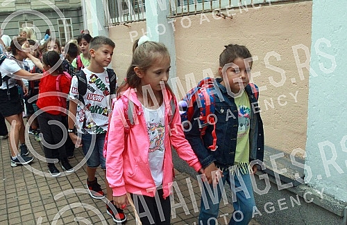 First Vice-President of the Government of Serbia and Minister of Education, Science and Technological Development Branko Ruzic visited the students and teachers of 